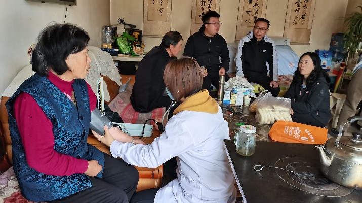 九九重陽(yáng)節(jié)，濃濃敬老情 ——集團(tuán)駐村工作隊(duì)開展重陽(yáng)節(jié)走訪慰問(wèn)活動(dòng)